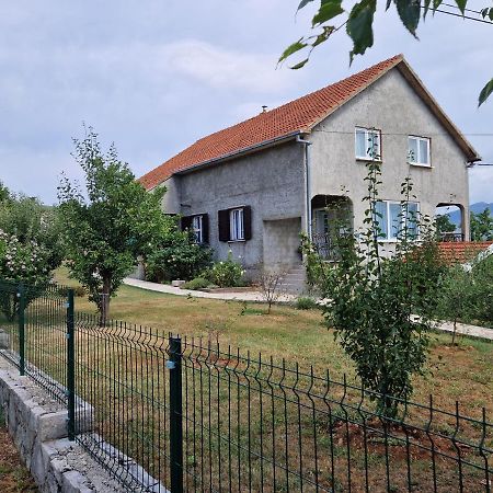 Apartman Lana Kijevo Exteriér fotografie