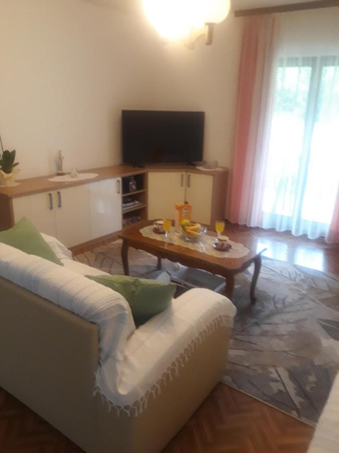 Apartman Lana Kijevo Exteriér fotografie